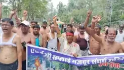 रांची : गंभीर आर्थिक संकट में फंसी एचईसी, महीनों से बकाया वेतन के लिए कर्मियों ने किया अर्धनग्न प्रदर्शन 