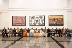 राष्ट्रपति द्रौपदी मुर्मू ने देखी फिल्म 'सितारे जमीन पर', आमिर खान और उनकी टीम रही मौजूद