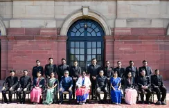 क्या राष्ट्रपति मुर्मू ने आईडीएएस के परिवीक्षाधीन अधिकारियों से मुलाकात कर आजीवन सीखने का आग्रह किया?