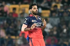 आरसीबी और एसआरएच के बीच मुकाबलों में सर्वाधिक विकेट लेने वाले 3 गेंदबाज