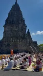 Rijiju chants Om Namah Shivaya at Prambanan temple