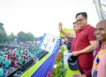 Rijiju joins Vedanta Delhi Half Marathon at JLN Stadium