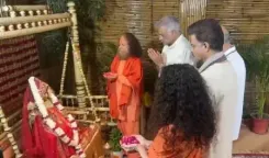 ऋषिकेश के परमार्थ निकेतन पहुंचे बोनी कपूर और अनिल कपूर