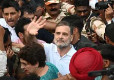 राहुल गांधी हिरासत में, ज्ञानेश कुमार इस्तीफे तक रोज़ प्रदर्शन की कांग्रेस की चेतावनी