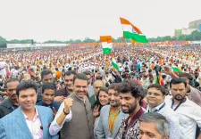'सामना' का फडणवीस पर हमला: पोषण आहार घोटाले से जेन-जी इवेंट तक, भाजपा पर उठे सवाल