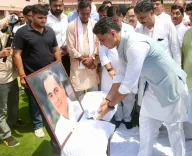 Sachin Pilot pays floral tribute to Rajiv Gandhi on birth anniversary