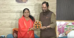 रक्षाबंधन पर साध्वी निरंजन ज्योति ने नकवी को बांधी राखी, 35 साल पुराने भाई-बहन के बंधन का संदेश