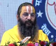 युवा धर्म संसद उज्जैन: आचार्य मिथिलेश नंदिनी शरण बोले — सफलता के बाद भी शांति नहीं, संवाद ज़रूरी