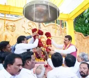 साहित्यरत्न अन्नाभाऊ साठे की जयंती, मुख्यमंत्री देवेंद्र फडणवीस ने दी श्रद्धांजलि