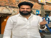 क्या रितेश पांडे ने अपने परिवार के साथ मतदान कर जीत का दावा किया?