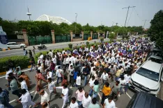 साइकिल खरीद घोटाले पर 'आप' का दिल्ली सचिवालय के बाहर प्रदर्शन, शिक्षा मंत्री के इस्तीफे और एफआईआर की मांग