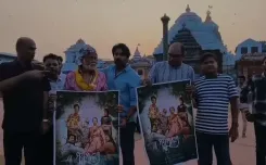 संजय मिश्रा ने नवरात्रि पर पुरी जगन्नाथ मंदिर में किए दर्शन, अमिताभ बच्चन को दी जन्मदिन की बधाई