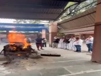 क्या 'साराभाई वर्सेस साराभाई' के साथी कलाकारों ने गाना गाकर सतीश शाह को अंतिम विदाई दी?