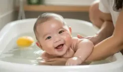 सर्दियों में बच्चों को हफ्ते में कितनी बार नहलाना सही? जानें