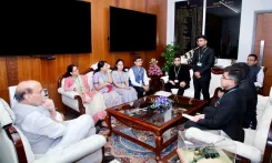 राजनाथ सिंह का निर्देश: सरकारी अधिकारी नियमित रूप से जनता से मिलें, सेवा भावना रखें प्राथमिकता