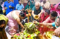 सावन के अंतिम दिन देश के कई राज्यों में दिखा शिव भक्तों का उत्साह, मंदिरों में लगी लंबी-लंबी कतारें 
