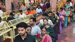 सावन के पहले सोमवार पर प्रयागराज-एटा के शिव मंदिरों में उमड़े लाखों श्रद्धालु, रात से लगीं कतारें