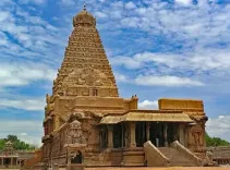 सावन विशेष: 80 टन का शिखर और नींव नहीं, कई भूकंप बर्दाश्त कर चुका है 1 हजार वर्ष से भी पुराना यह शिव मंदिर 