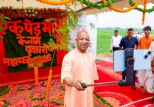 Seers rally behind Yogi's 'Jinnah' jibe at Congress, SP