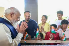 PM मोदी का सेशेल्स दौरा: प्रवासी भारतीयों को बताया 'दोनों देशों की मजबूत कड़ी', राष्ट्रपति हर्मिनी ने किया स्वागत