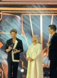 Did Shah Rukh Khan Honor Dilip Kumar's Legacy at Filmfare 2025?