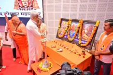 Shekhawat attends VHP Hindu Samagam honouring Ashok Singhal