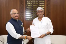 Shekhawat meets Sahasrabuddhe on Asiatic Society Mumbai heritage