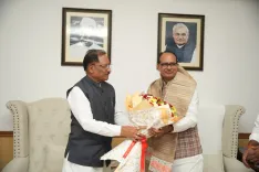 Shivraj meets Chhattisgarh CM, Bastar development in focus