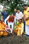 Shivraj plants sapling at Bhopal Smart City Park, urges 'Vriksh Mitra' pledge