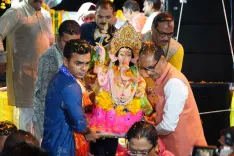 Shivraj Singh Chouhan bids farewell to Bappa on Ganpati Visarjan