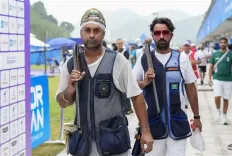 How Did Zoravar Singh Sandhu Perform on Day 1 of the Shooting World Championship?