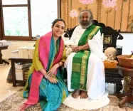 जैस्मिन भसीन की श्रीश्री रविशंकर से मुलाकात: 'दिल में तूफान था, गुरुदेव ने रोशनी दिखाई'
