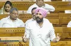 सिख महिला के डिपोर्टेशन पर गरमाई सियासत, वडिंग बोले- ये हिंदुस्तान के नागरिकों का अपमान