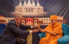 सीमाओं के पार आस्था : स्वामीनारायण परंपरा और वैश्विक हिंदू पहचान