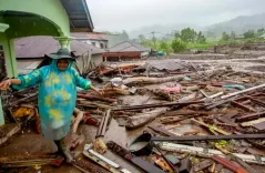 सिंहावलोकन 2025: इस साल दुनिया में आई इन प्राकृतिक आपदाओं ने खूब तबाही मचाई