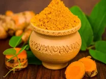 क्या हल्दी सिर्फ मसाला है या जीवन रक्षक औषधि?