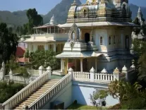 क्या स्कंदश्रमम मंदिर संतानहीन दंपत्तियों के लिए पूज्यनीय है?