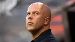 Slot defends referee over stoppage time after Liverpool beat Everton 2-1