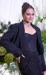 Sonakshi Sinha confronts paparazzi outside Mumbai wedding reception