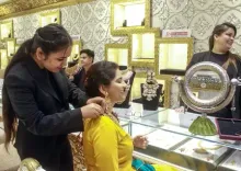 सोने की कीमत में मामूली गिरावट, चांदी के बढ़े दाम