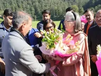Did Sonia Gandhi Unveil Virbhadra Singh's Statue in Shimla?