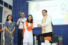 Sonowal distributes aid under Nijut Moina, Nijut Babu at Dibrugarh college