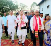 Sonowal joins Durga Puja celebrations in Dibrugarh on Mahashashthi