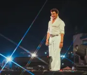 How Did Sonu Nigam Captivate Fans with 'Itna Pyaar' During His Satrangi Re India Tour?