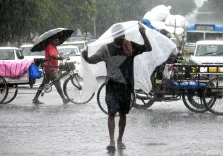 South Bengal rain alert: Kolkata faces thunderstorms for 3-4 days, cyclone watch on