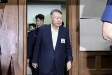 South Korea: Ex-President Yoon voluntarily appears for questioning before warrant execution