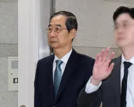Did a South Korean court permit the airing of CCTV footage featuring ex-PM Han Duck-soo at the presidential office?
