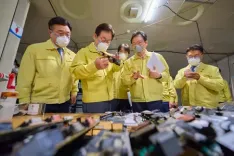 South Korean President Lee visits fire-damaged state data centre