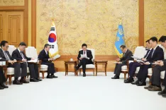 Is South Korean President Lee Jae Myung Settling in at Cheong Wa Dae?