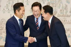 What Did South Korean Prez Lee Discuss with Party Leaders?